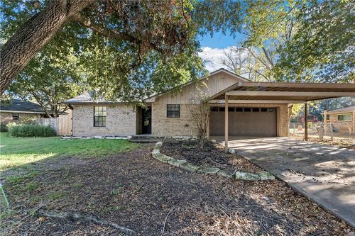 1726 Neal St, Navasota, TX, 77868-3234 | Card Image