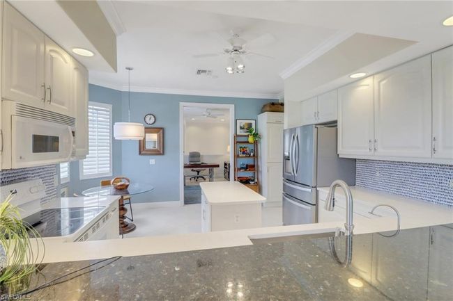 APT-2004 - 762 Regency Reserve Cir, Condo with 3 bedrooms, 3 bathrooms and 2 parking in NAPLES FL | Image 12