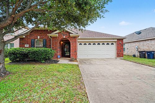 1865 Lynnwood Hills Dr, Fort Worth, TX, 76112-7534 | Card Image