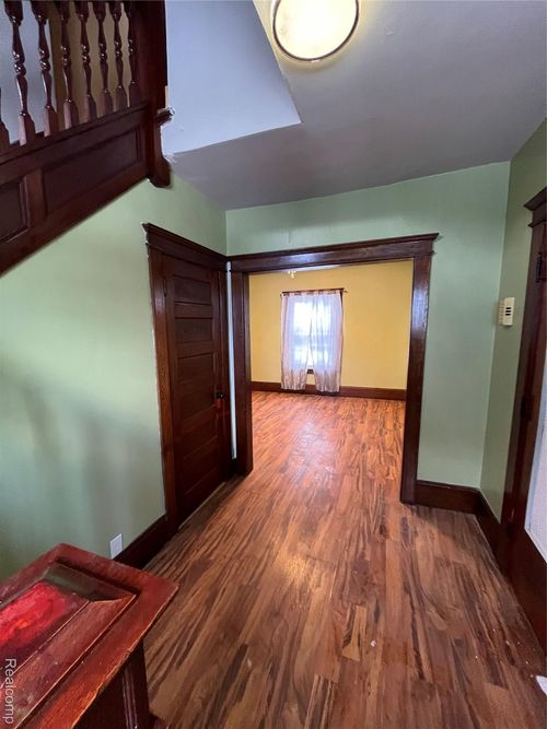 600 W Biddle St, Jackson, MI, 49203-1744 | Card Image