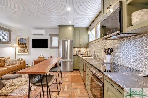 carriage-house-410 E Victory Drive, Savannah, GA, 31405 | Card Image