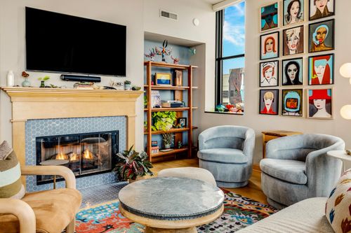 400 N Broadway, Milwaukee, WI, 53202-5510 | Card Image