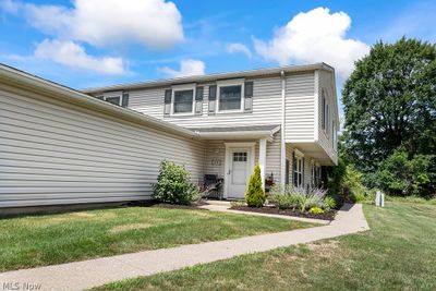 Front of property with a front lawn | Image 1