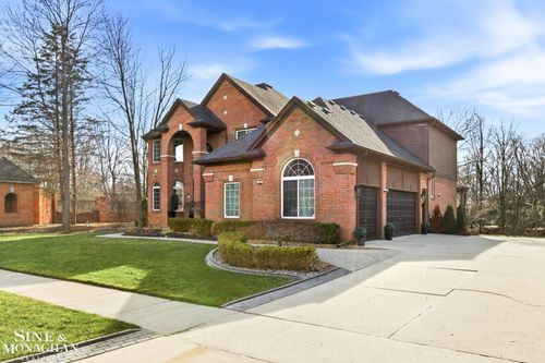 55045 Whitney Dr, Shelby Township, MI, 48315-6663 | Card Image