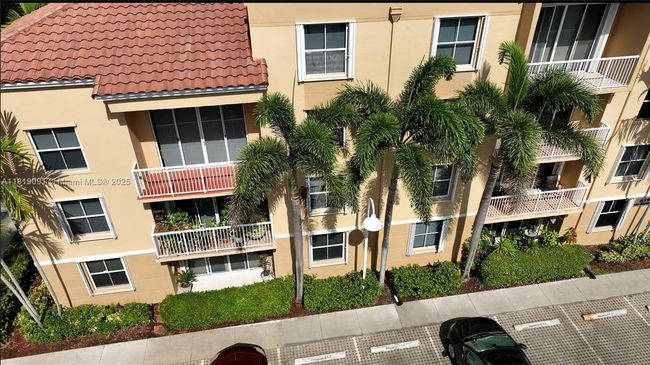 APT-204 - 619 E Sheridan St, Condo with 2 bedrooms, 2 bathrooms and null parking in Dania Beach FL | Image 8