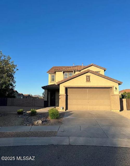 8935 N Wild Eagle Ave, Tucson, AZ, 85742-8018 | Card Image