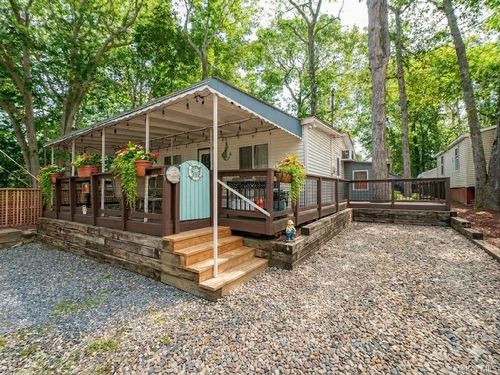 15 Cottage Rd, Calverton, NY, 11933-1265 | Card Image