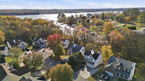 160 Waters Edge Ln, Hendersonville, TN, 37075-5081 | Card Image