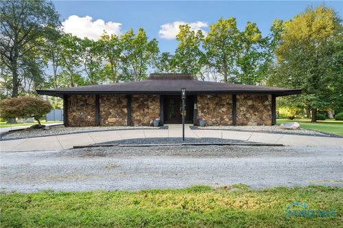 421 Stewart Dr, Fremont, OH, 43420-9298 | Card Image