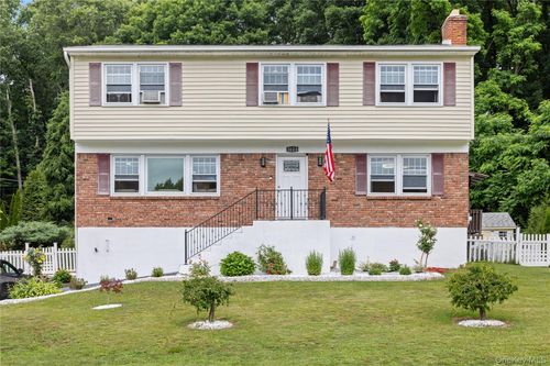 3123 Douglas Dr, Yorktown Heights, NY, 10598-2816 | Card Image