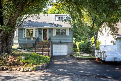 8 Cedar St, Tappan, NY, 10983-1901 | Card Image