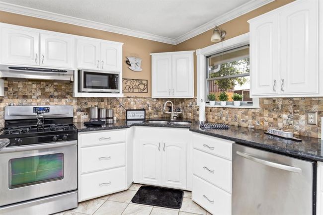 4859 Cleveland Ave, House other with 4 bedrooms, 3 bathrooms and 4 parking in Groves TX | Image 12