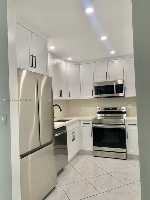 6-4855 Nw 7th St, Miami, FL, 33126-2178 | Card Image