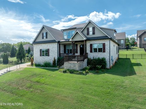 823 Brookshire Blvd, Maryville, TN, 37803-6476 | Card Image