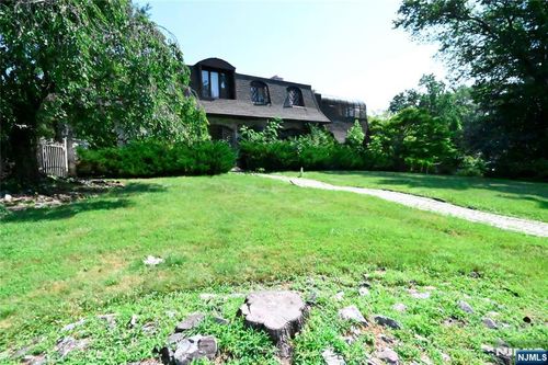 13 Victoria Ln, Mahwah, NJ, 07430-2542 | Card Image