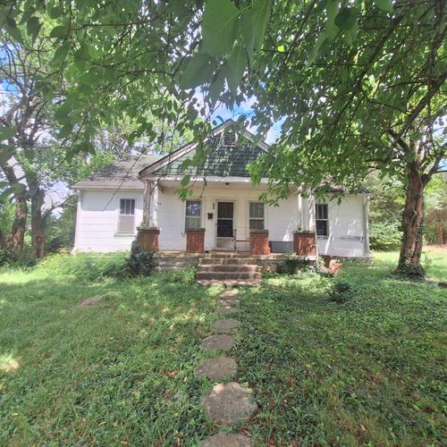 627 6th Ave N, Lewisburg, TN, 37091-2137 | Card Image