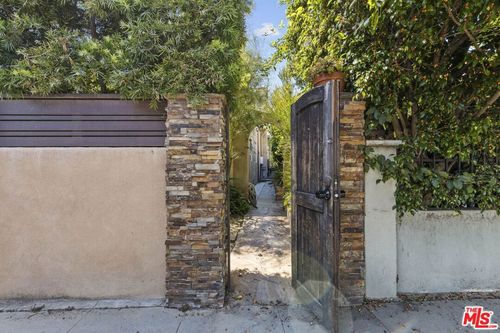 205 7th Ave, Venice, CA, 90291-5146 | Card Image
