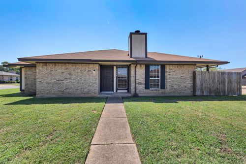 2324 Lido Ln, Arlington, TX, 76015-1043 | Card Image
