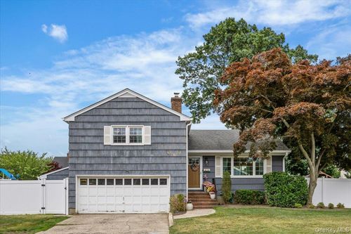38 Driscoll Ave, Rockville Centre, NY, 11570-6006 | Card Image