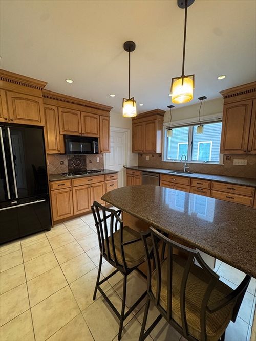 1-881 Fellsway, Medford, MA, 02155-4950 | Card Image