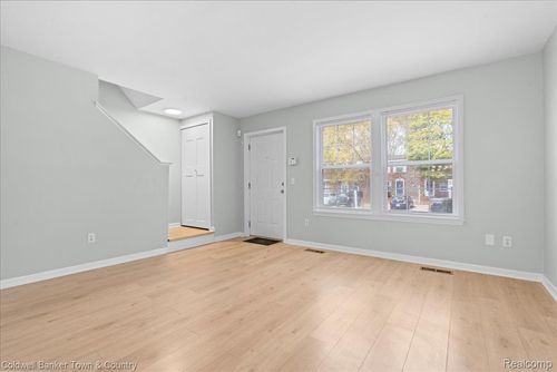 6232 Beechfield Dr, Lansing, MI, 48911-5731 | Card Image