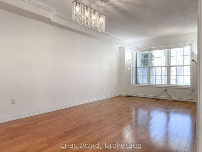 11 Kirkvalley Cres, House other with 3 bedrooms, 3 bathrooms and 1 parking in Aurora ON | Image 4