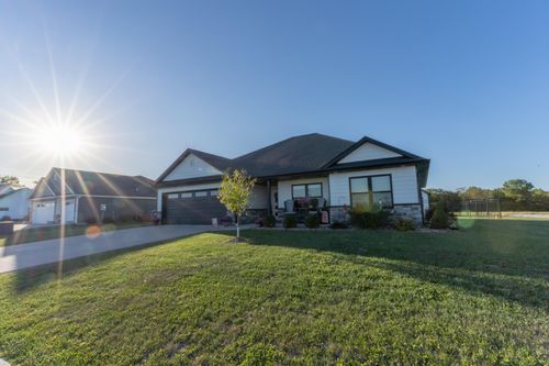 2003 Sterling Dr, MOBERLY, MO, 65270-5563 | Card Image