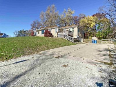 1105 36 Th Avenue, House other with 4 bedrooms, 2 bathrooms and null parking in East Moline IL | Image 3