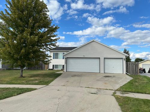 6060 Bennett Ct S, Fargo, ND, 58104-7637 | Card Image