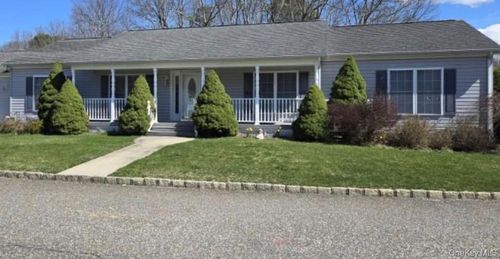 271-1407 Middle Rd, Calverton, NY, 11933-1477 | Card Image
