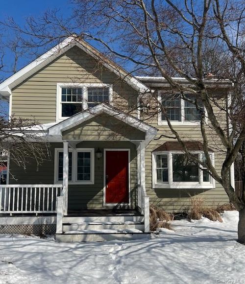 1 Vine St, Glenwood Landing, NY, 11547-3025 | Card Image