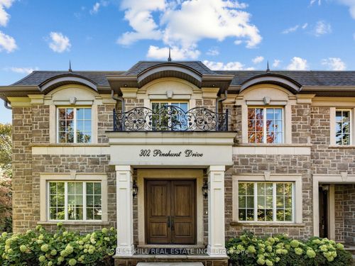 302 Pinehurst Dr, Oakville, ON, L6J4X3 | Card Image