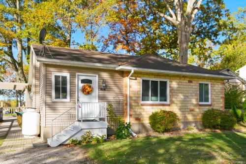 273 Ems R4 Ln, Pierceton, IN, 46562-9017 | Card Image