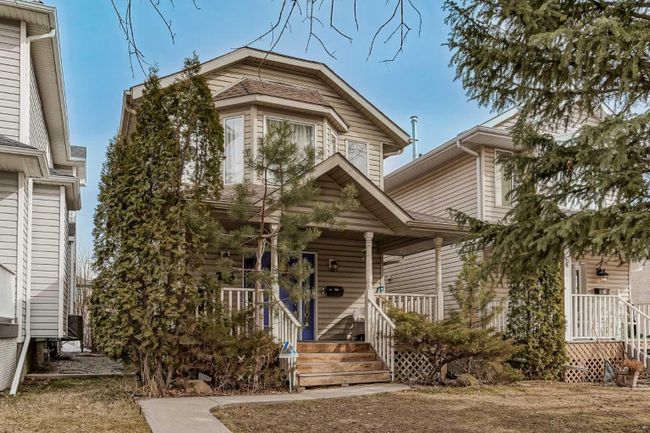 716 53 Avenue Sw, Home with 3 bedrooms, 3 bathrooms and 2 parking in Calgary AB | Image 1