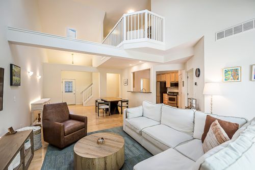 2072 Liberty Hts, Ann Arbor, MI, 48103-4582 | Card Image