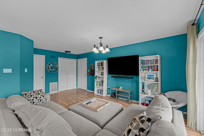 369 Brookview Ct, Condo with 2 bedrooms, 2 bathrooms and null parking in Howell NJ | Image 6
