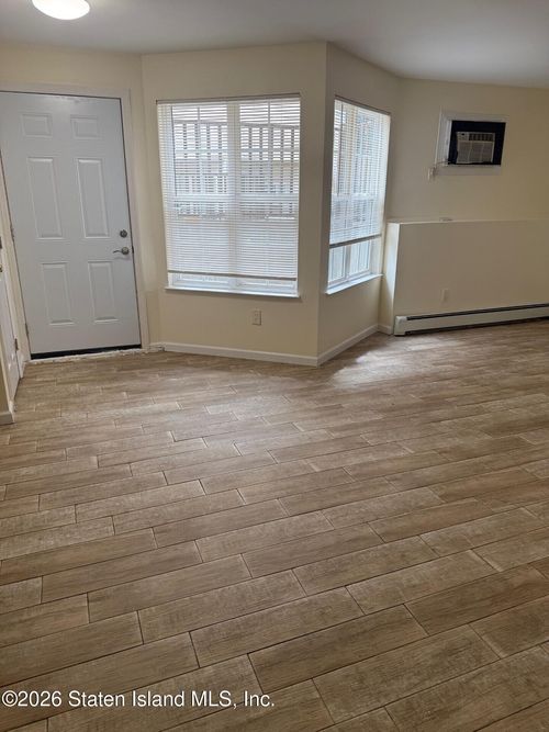 22 El Camino Loop, Staten Island, NY, 10309-2845 | Card Image