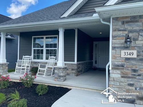 8260 Grande Lake Cir, Temperance, MI, 48182-3327 | Card Image