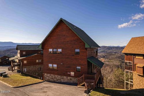 2412 Breezy Ridge Dr, Sevierville, TN, 37876 | Card Image