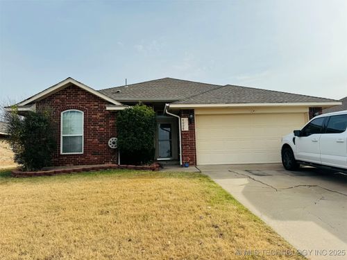 4008 Red Apple Cir, Moore, OK, 73160-4013 | Card Image