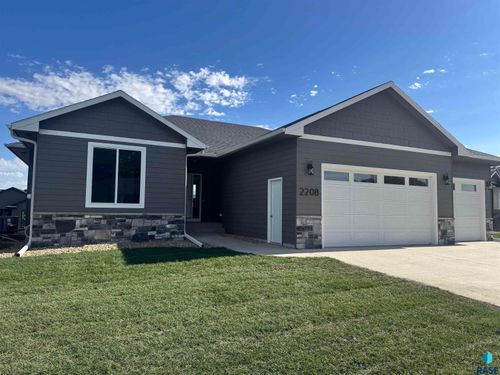 2208 S Saddle Ridge Dr, Sioux Falls, SD, 57110-6907 | Card Image