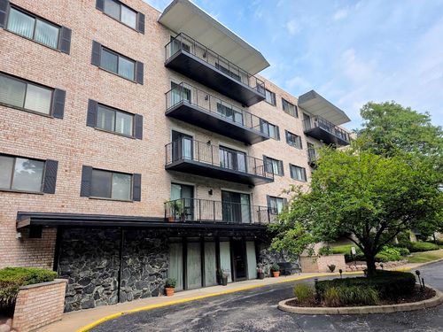 apt-5b-1S150 Spring Rd, Oakbrook Terrace, IL, 60181-4613 | Card Image