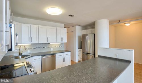 apt-0b-722-2300 Walnut St, PHILADELPHIA, PA, 19103-5547 | Card Image