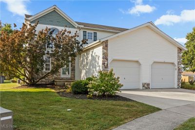 150 Harvest Court, Townhouse with 3 bedrooms, 2 bathrooms and null parking in Lagrange OH | Image 2