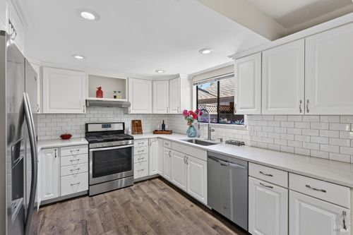218 Los Alamos Rd, Santa Rosa, CA, 95409-5649 | Card Image