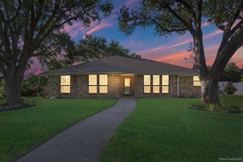 9402 Oak Hill Dr, Woodway, TX, 76712-7721 | Card Image