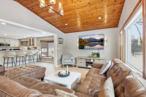 16919 Cottage Grove Ave, Wayzata, MN, 55391-2949 | Card Image