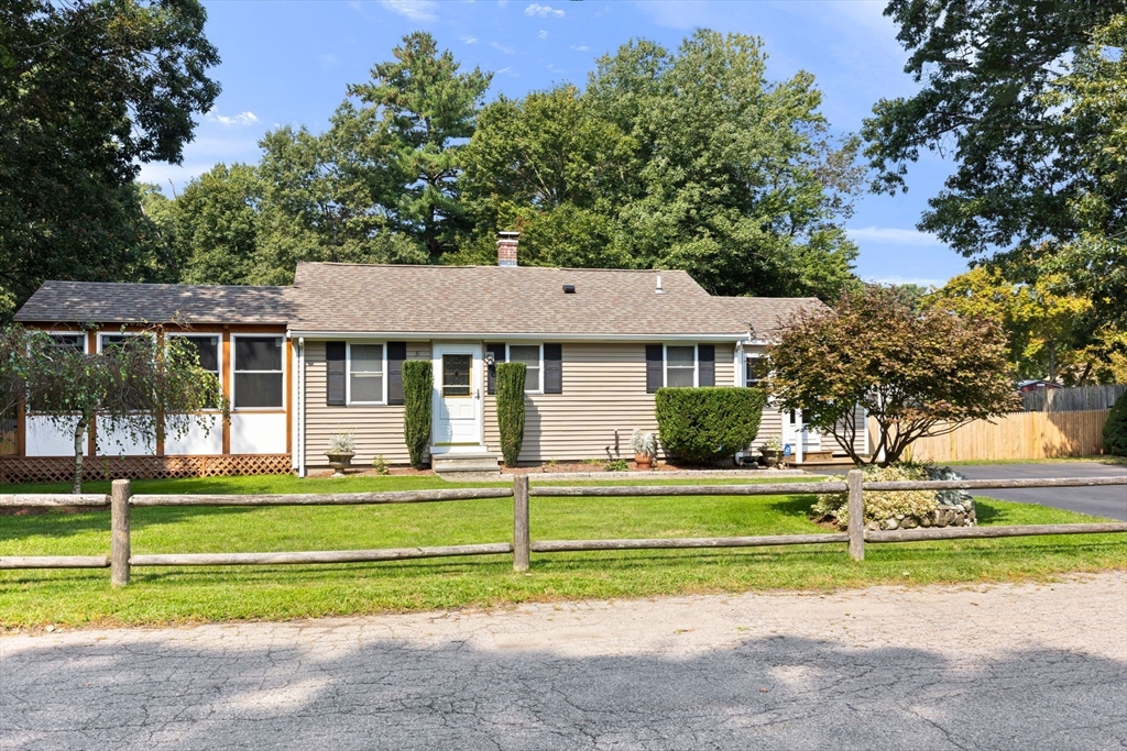 Lloyd Ave, Wrentham, MA 02093
