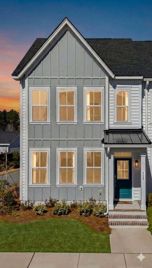 600 Southview Ln, Summerville, SC, 29486-2933 | Card Image