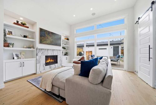 4940 20 Ave Nw, Calgary, AB, T3B0V5 | Card Image